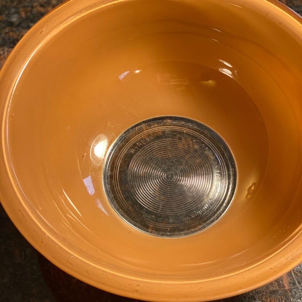 1 Pyrex 323 Beige Mixing Bowl